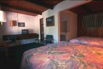Mountain Pine Motel East Glacier Park Village Buitenkant foto