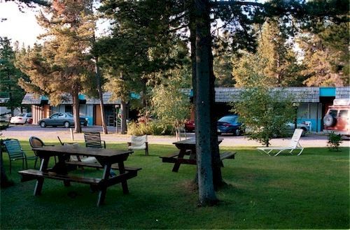 Mountain Pine Motel East Glacier Park Village Buitenkant foto