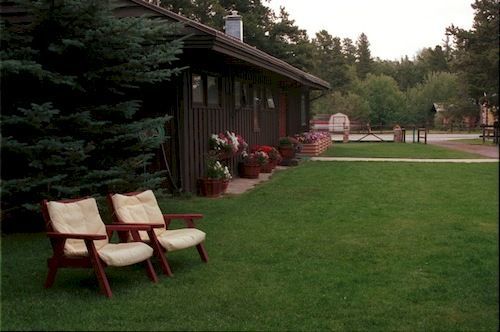Mountain Pine Motel East Glacier Park Village Buitenkant foto